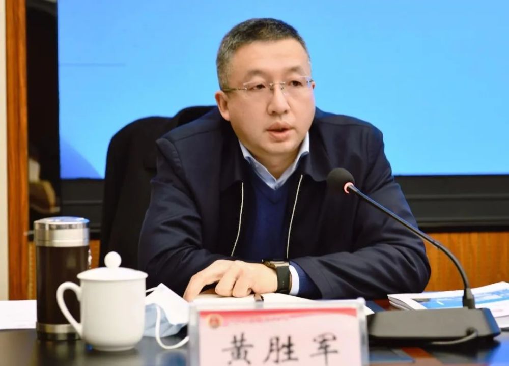 会议由市检察院党组副书记,常务副检察长唐志军主持,并就做好春节期间