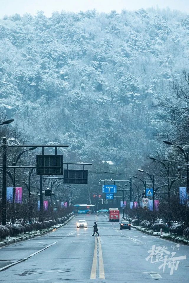 瑞雪兆豐年,杭城迎新春.