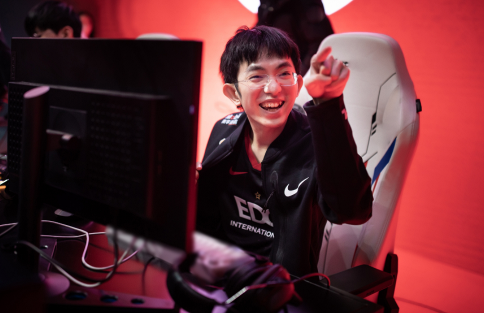 edg首个亏钱卖人操作5000块卖掉青训上单阿布肠子要悔青