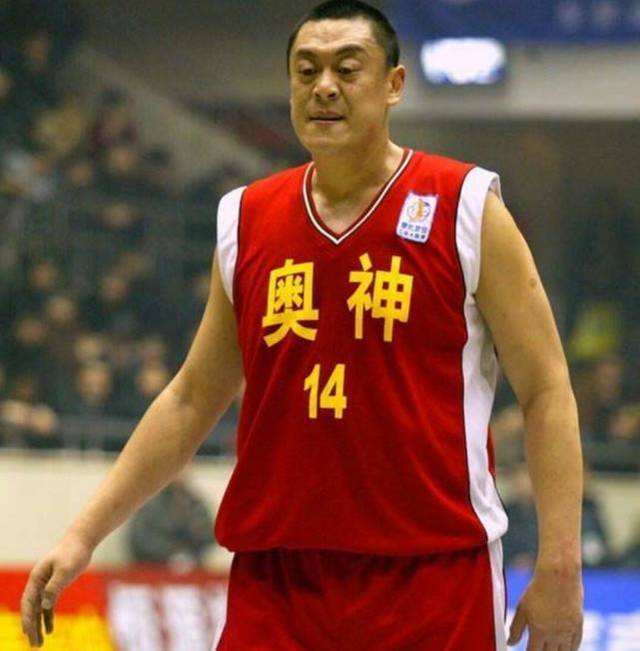 曾是亚洲第一中锋退役后安置机场的单涛级别待遇年薪如何