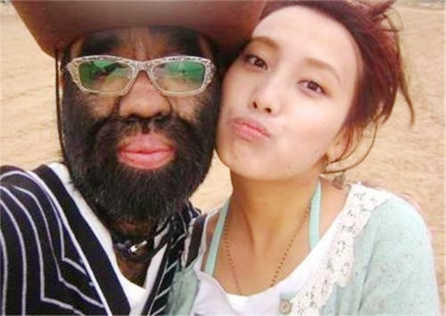 毛孩于震寰出生就被研究被女友母亲要求脱毛42岁娶90后娇妻
