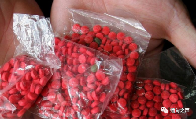 在孟都镇格宁河腊穆哆岛附近的一艘小船上,查获了wy/r麻黄素片78000片