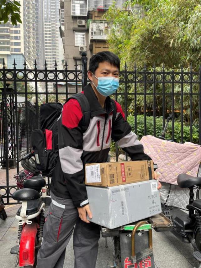 顺丰派员工大利是,5亿奖金加福利犒劳春节在岗快递小哥_腾讯新闻