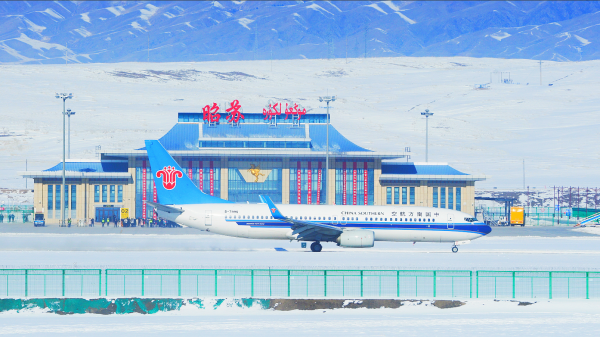 "天马与客机齐飞"——新疆昭苏天马机场成功首飞!