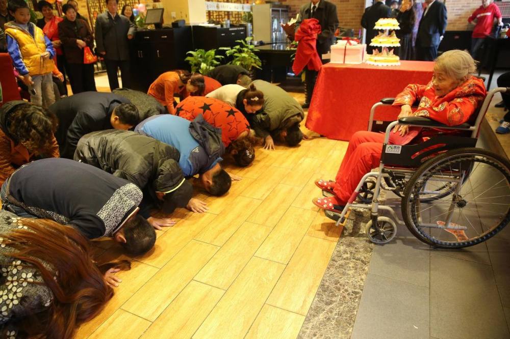 过年给长辈磕头应该磕几个碗 - 实验室设备网