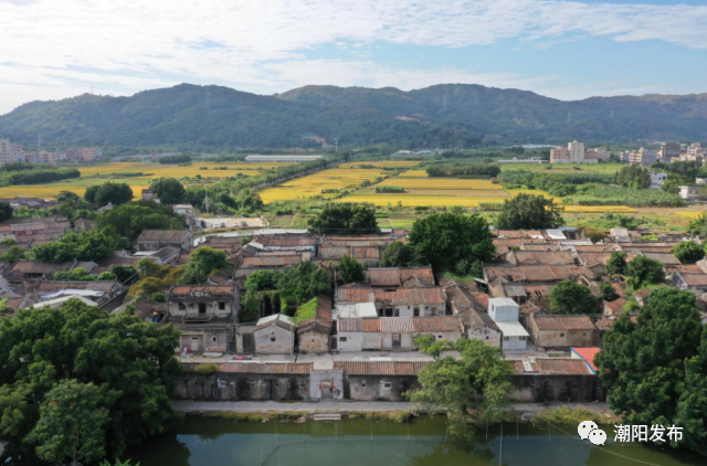 潮阳区关埠镇民风淳朴,清水绿塘,小溪绕村,水通榕江.