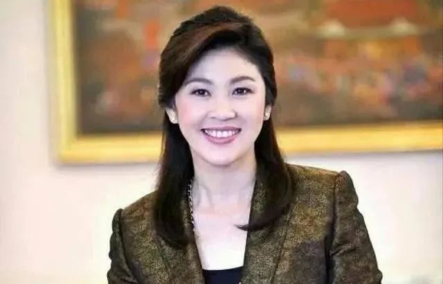 她是英拉·西那瓦,泰国第一任女总理,也是第四代泰国华裔,客家人之后.