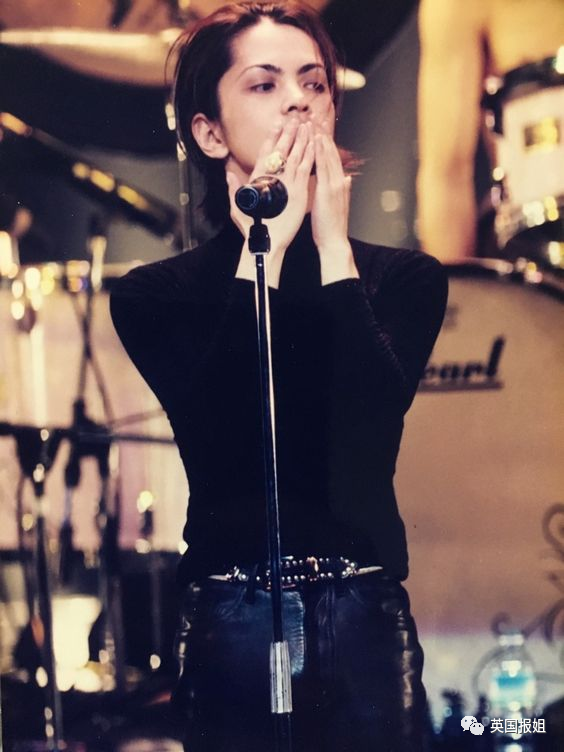 光看图谁能想到hyde身高只有161cm呢?没有华丽造型的时候也同样野性.