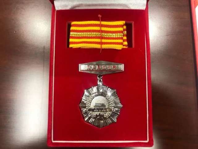 曾在暴雨中冒死救人,六名热心人今获见义勇为表彰