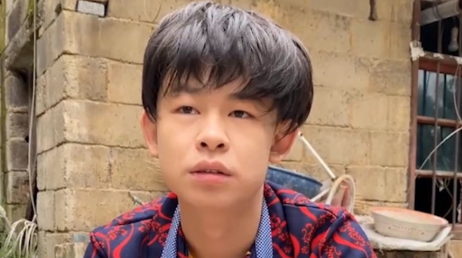 晓凡凡网红界演技天花板一人演活春运与小橘子有何恩怨