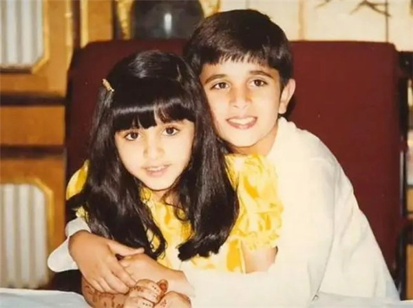 迪拜太子妃:容颜宛如洋娃娃,熬死哥哥嫁给弟弟,30岁生下龙凤胎_腾讯