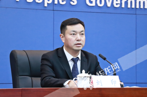 武隆区人民政府副区长刘印介绍相关情况.