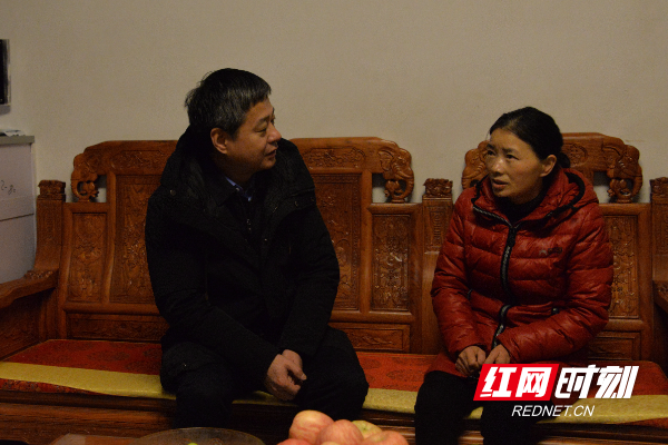 严华在城步和市区走访慰问并督查安全生产工作