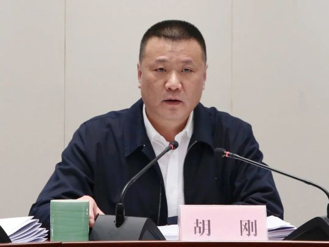 1月28日,遂昌召开县委常委会会议,县委书记胡刚主持会议并讲话.