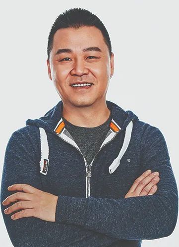 独家6岁赴美18岁被骗当兵40岁做导演这位影三代的轨迹绝了