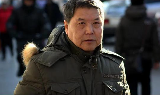 瞎宝庆则是是说自己毕竟是一个打工的,给自己一个面子要闹出去闹.