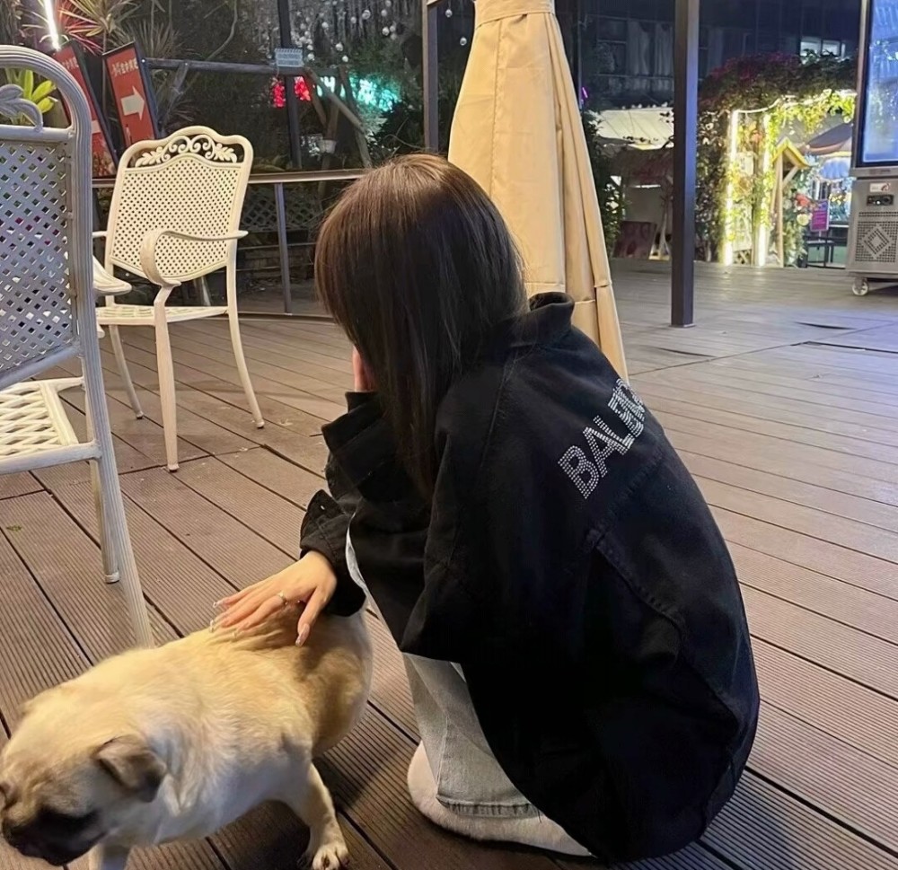 好看不露脸部位女生头像