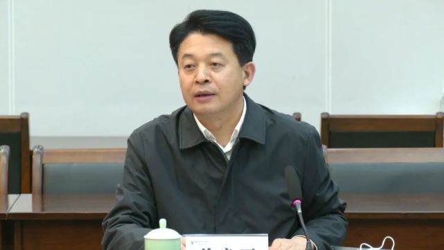 徐良平对龙游县委常委会民主生活会给予充分肯定,认为龙游县委高度