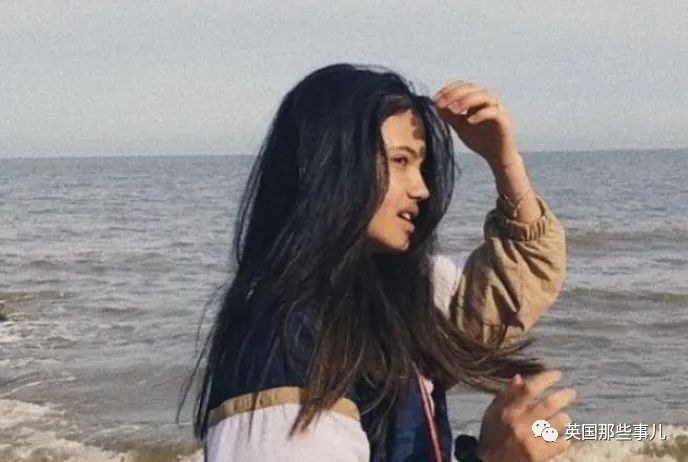 emma依旧在为跟踪案烦扰,她接受电话采访时说:"自从跟踪事件发生以后