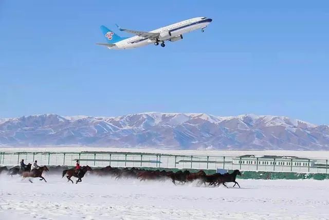 天马与客机齐飞新疆昭苏天马机场成功首飞首座高原机场正式投入使用