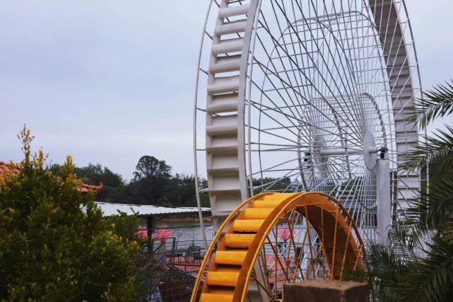 竹山湖欢乐谷乡村旅游区共划分有入门综合服务区,生态农业体验区,乡村