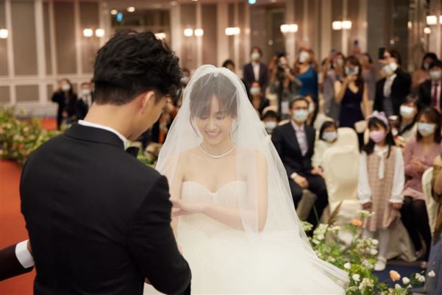 吴宗宪"交出吴姗儒手"婚礼画面曝!当场止不住泪崩