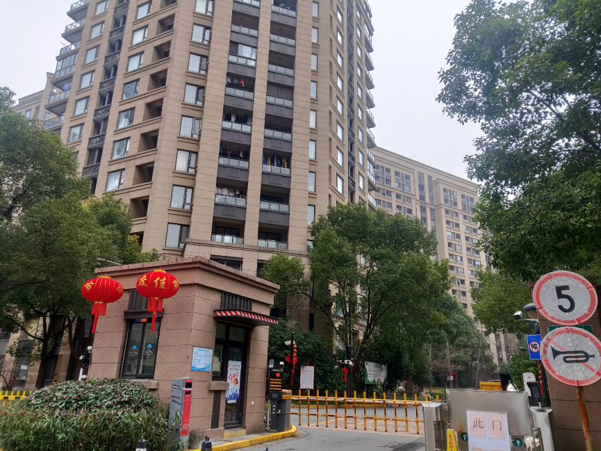 徐凡淋/摄"这是居住在上海闵行区馨古美佳苑的李斌第一次留沪过年,虽