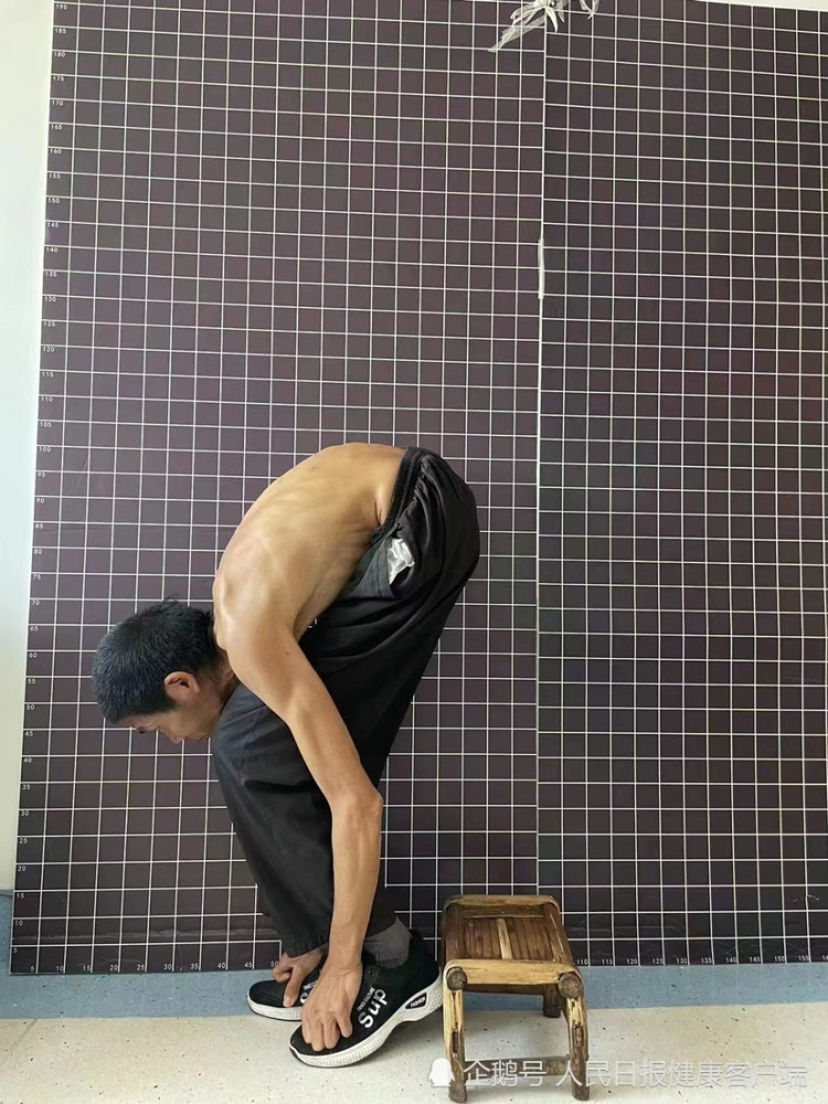 折叠人张永伦盼了15年终于可以抬头看到阳光了