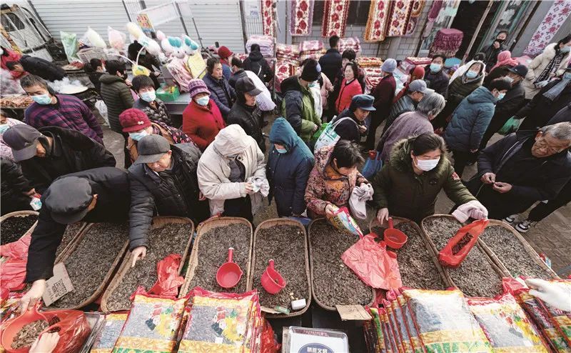 1月29日,农历腊月廿七,是夏津县香赵庄镇赶年集的日子,香赵庄大集在