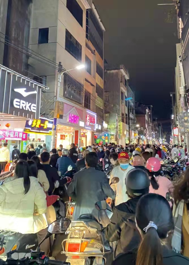 热闹陆丰东海马街人山人海