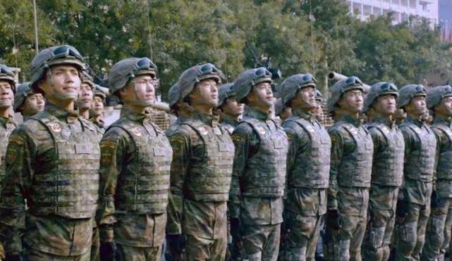 解放军换发21式军服,与19式作战服相比,到底有多大不同?