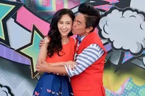 吴宗宪女儿吴姗儒大婚穿百万婚纱戴百万钻戒用点钞机算礼金
