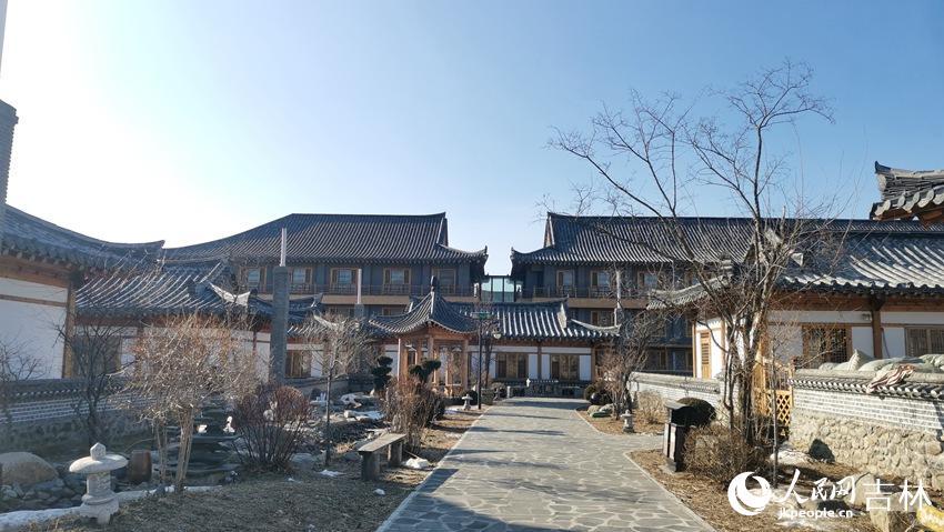 走进珲春防川民俗村一眼望见三国景