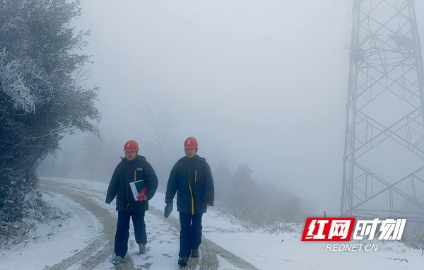 在寒風刺骨的瀏陽市蕉溪嶺山頂,國網瀏陽市供電公司防凍融冰監視哨