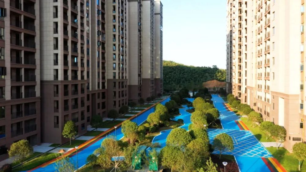 新春贺岁大展播万基紫金湾给全县人民拜年啦