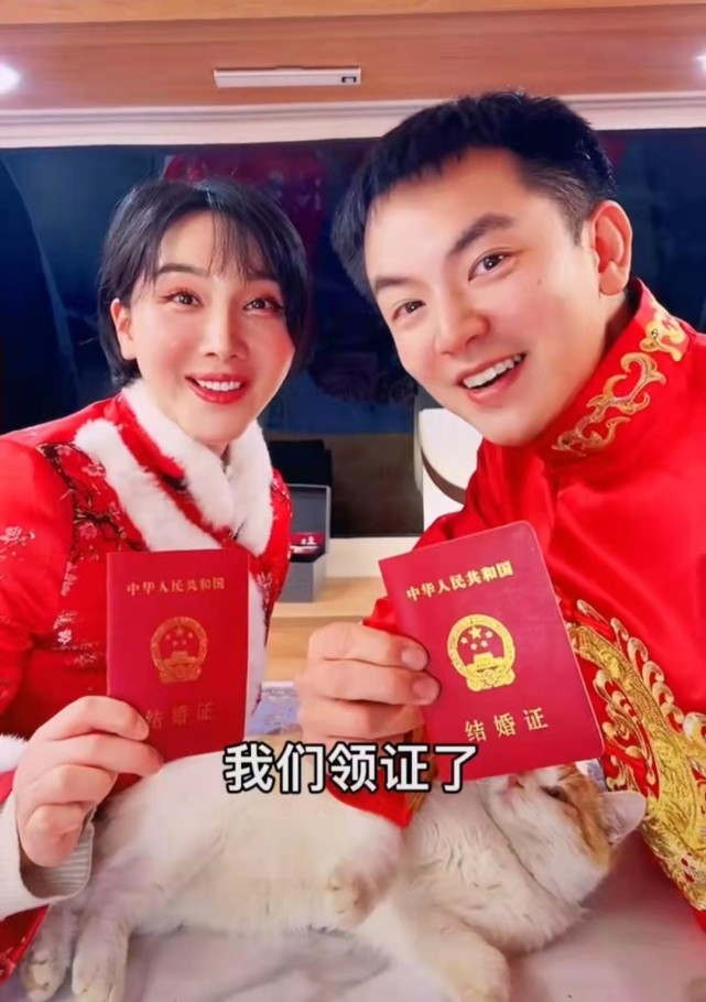 男星马率官宣结婚妻子高颜值不输女明星为省钱至今住狭窄房车