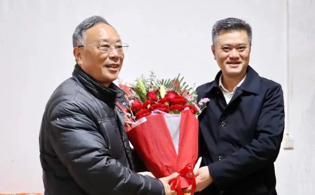 走访莲花县委书记易刚走访慰问中国工程院院士严新平