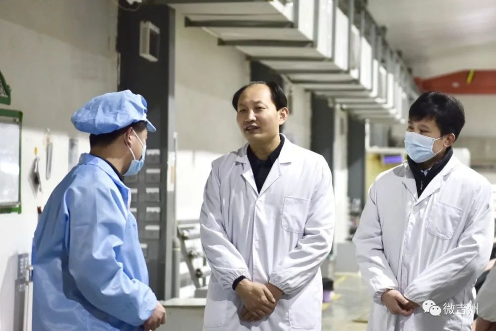 春节不打烊书记区长深入一线调研慰问