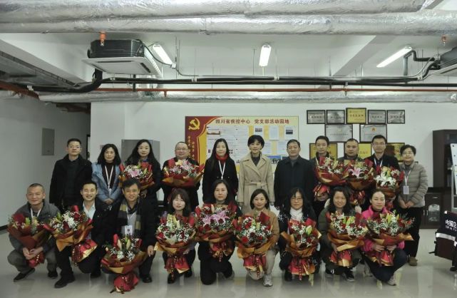 春节前夕，敬静深入抗疫医疗一线走访慰问_腾讯新闻