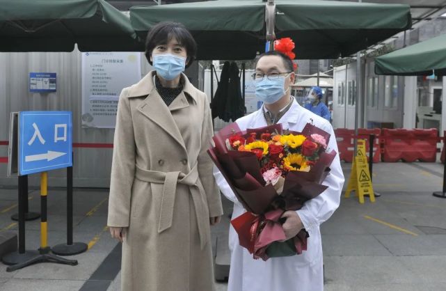春节前夕，敬静深入抗疫医疗一线走访慰问_腾讯新闻