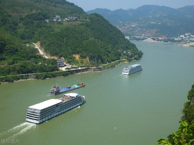 游玩长江三峡在重庆坐船最好顺境逆境两种方式玩出人生事业