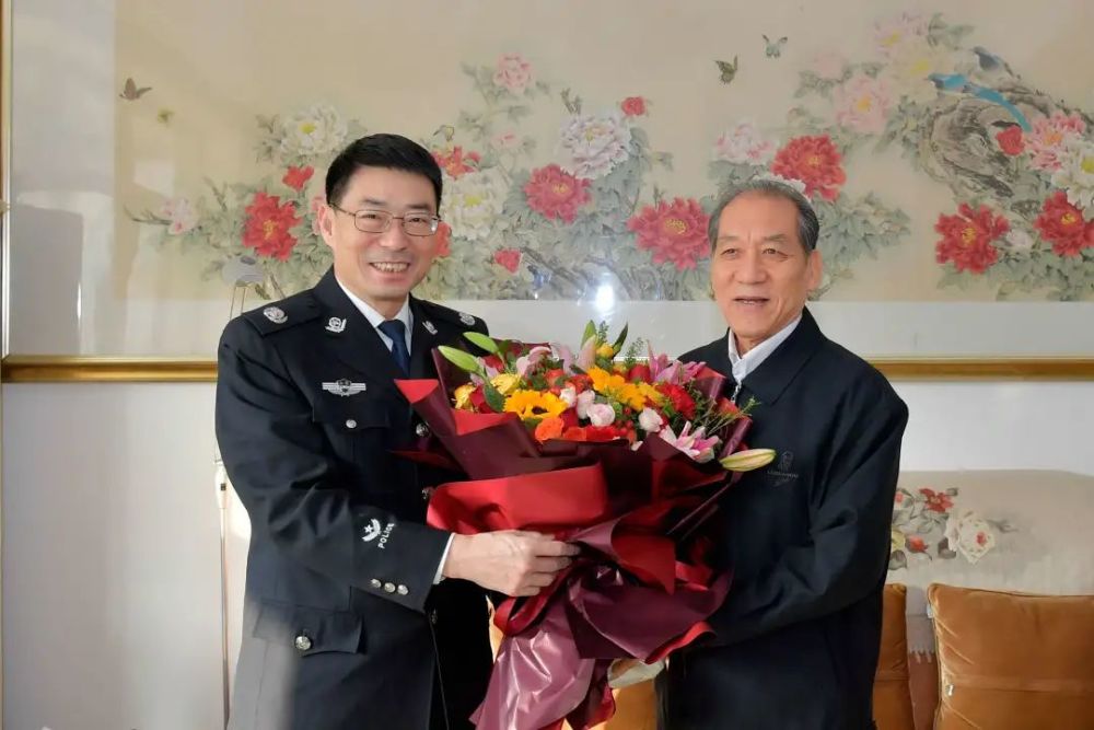 等厅领导分别登门看望或通过其他方式慰问了高新亭,孟庆丰,曲植凡