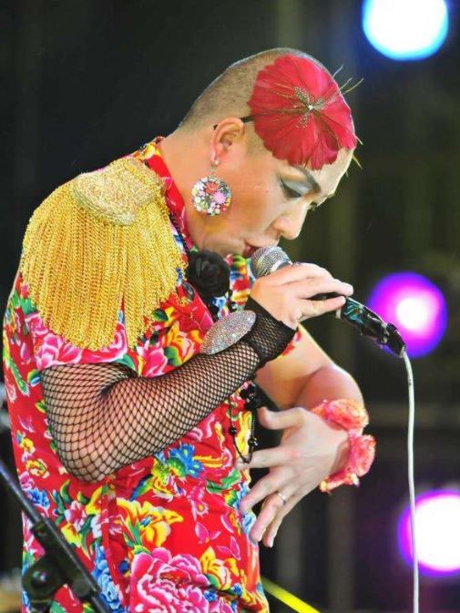 看闪光的乐队迷上了二手玫瑰的梁龙唢呐一响立刻就上头了