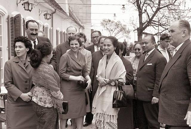 58岁总统看上19岁酒店服务员昭告天下的爱情最后成为了笑话