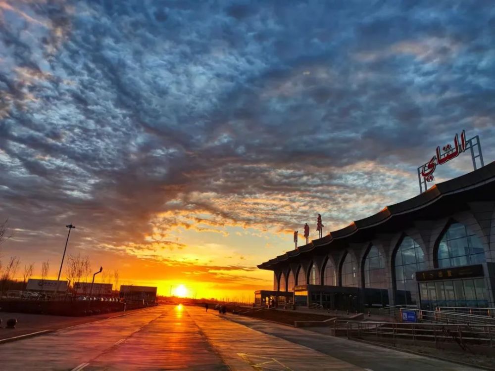 浓浓年味喜迎冬奥阿勒泰雪都机场为冰雪旅游助力