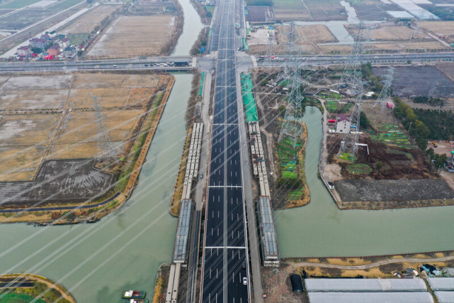 上海崧泽高架新进展西延伸工程主线高架基本建成多次高难度上跨下穿
