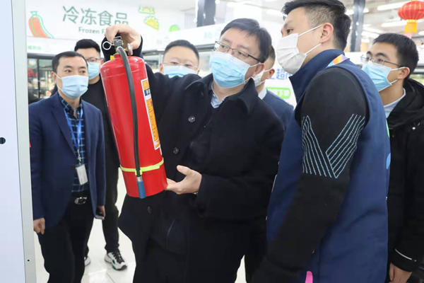 绵阳市委常委黄朝阳带队赴各大商超进行节前安全检查