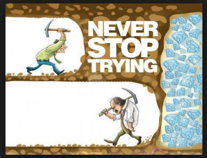 难理解"摩尔定律"的重要性,大家还记得网上广为流传的一张挖矿的图片