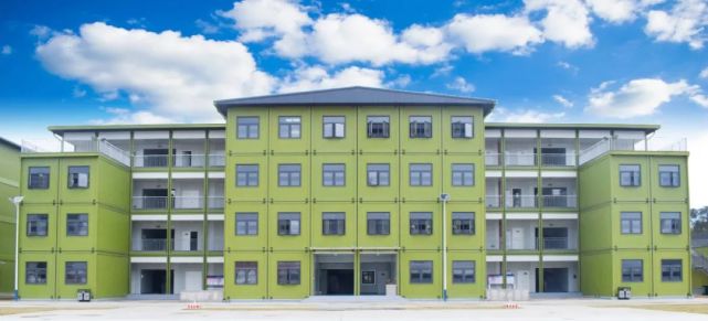 近日第73集团军某旅官兵正式入住拆装式营房拆装式