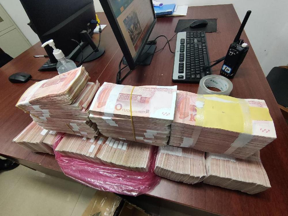 暖心携带80万农民工工资返乡铁警开辟绿色通道全程护送